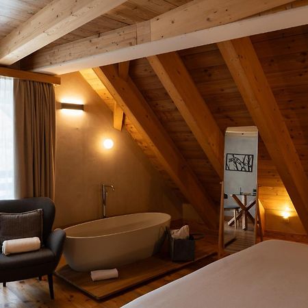 Au Charmant Petit Lac - Ecohotel Parc & Spa Champoluc Exteriör bild