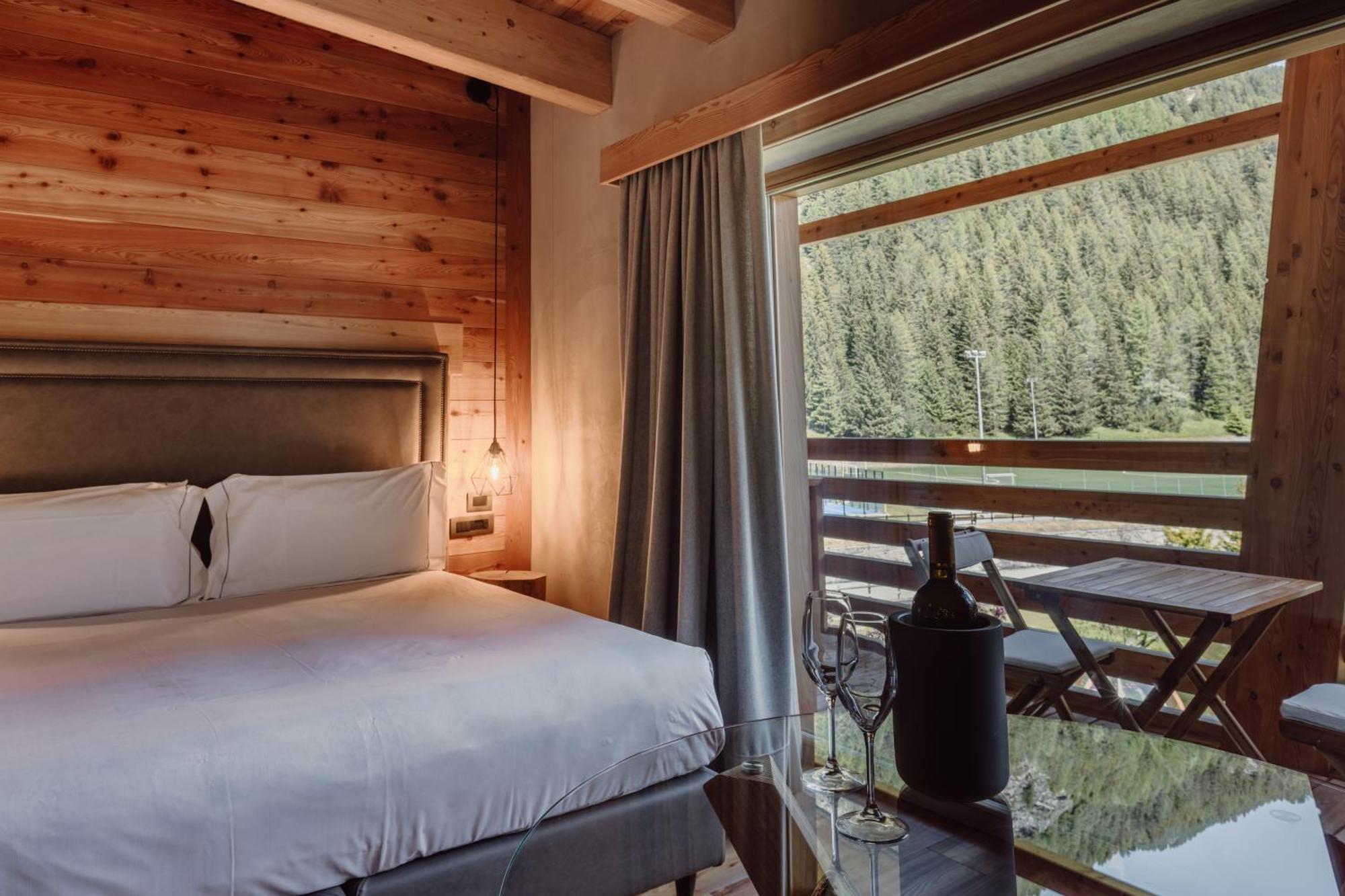 Au Charmant Petit Lac - Ecohotel Parc & Spa Champoluc Exteriör bild