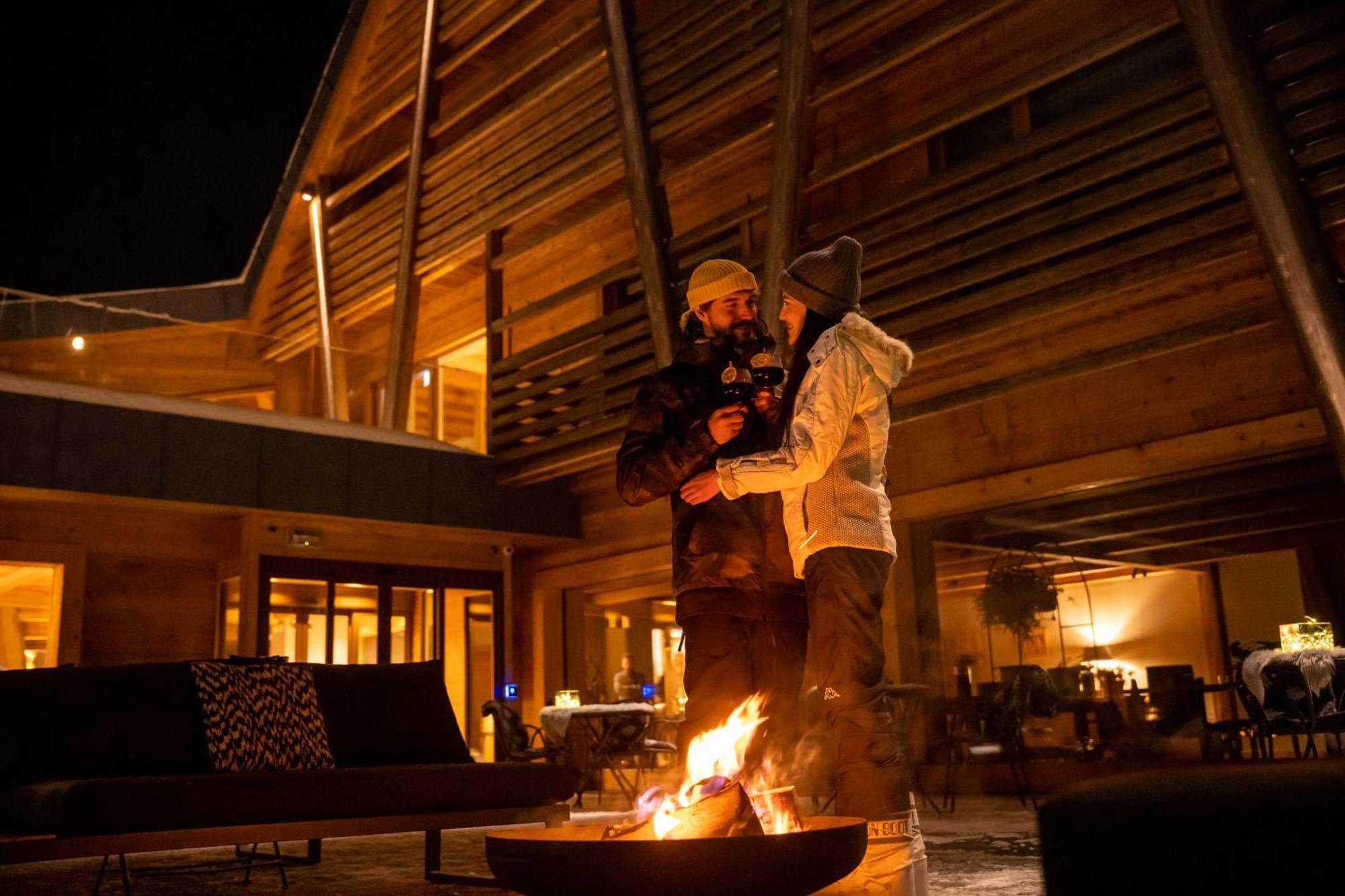 Au Charmant Petit Lac - Ecohotel Parc & Spa Champoluc Exteriör bild