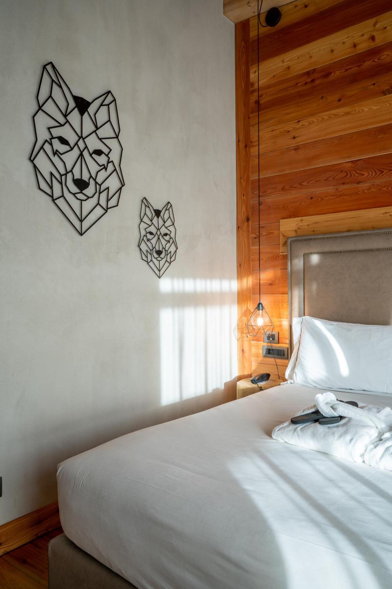 Au Charmant Petit Lac - Ecohotel Parc & Spa Champoluc Exteriör bild
