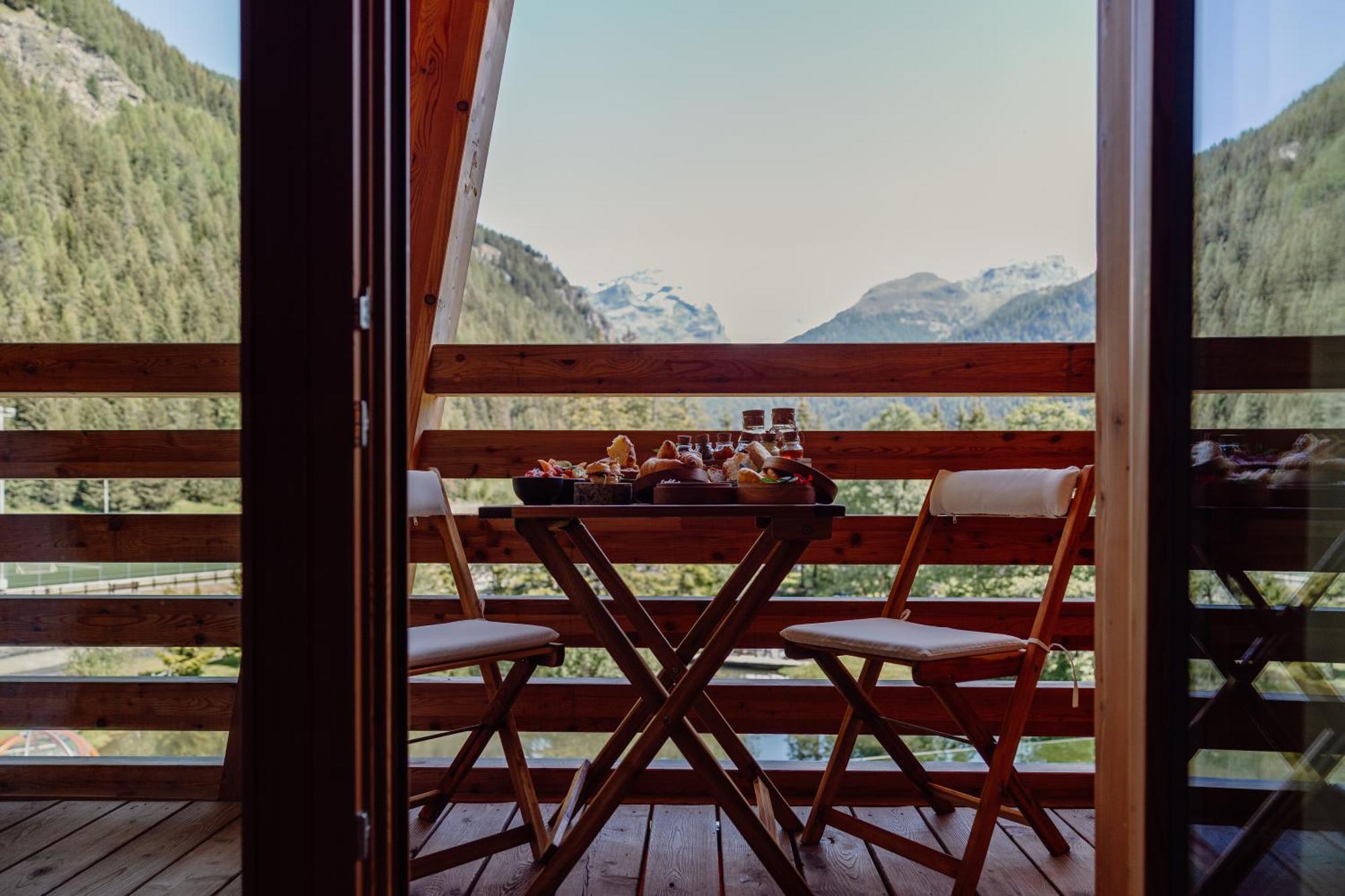 Au Charmant Petit Lac - Ecohotel Parc & Spa Champoluc Exteriör bild