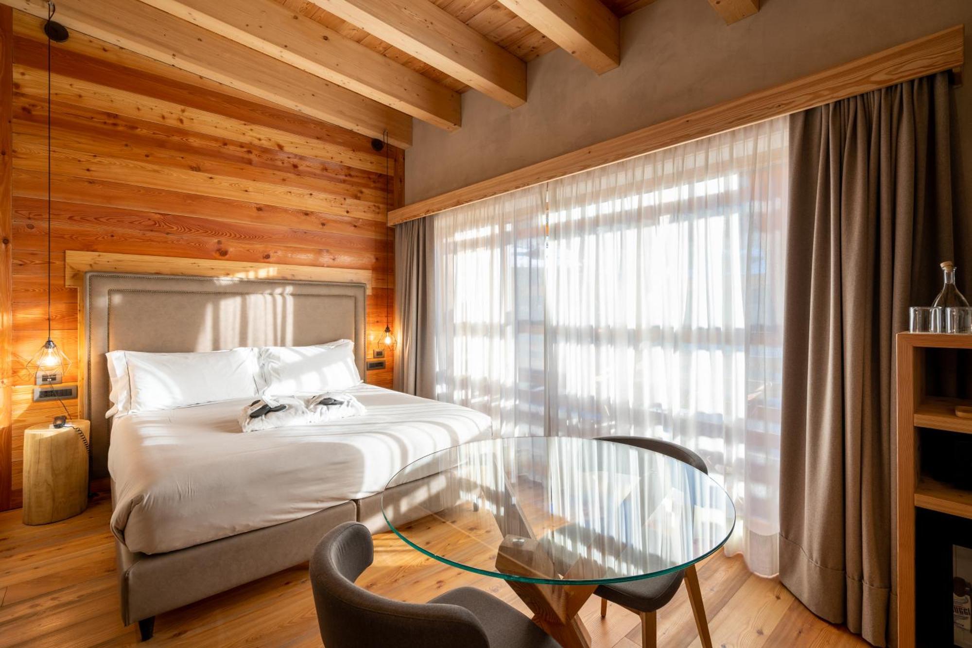 Au Charmant Petit Lac - Ecohotel Parc & Spa Champoluc Exteriör bild