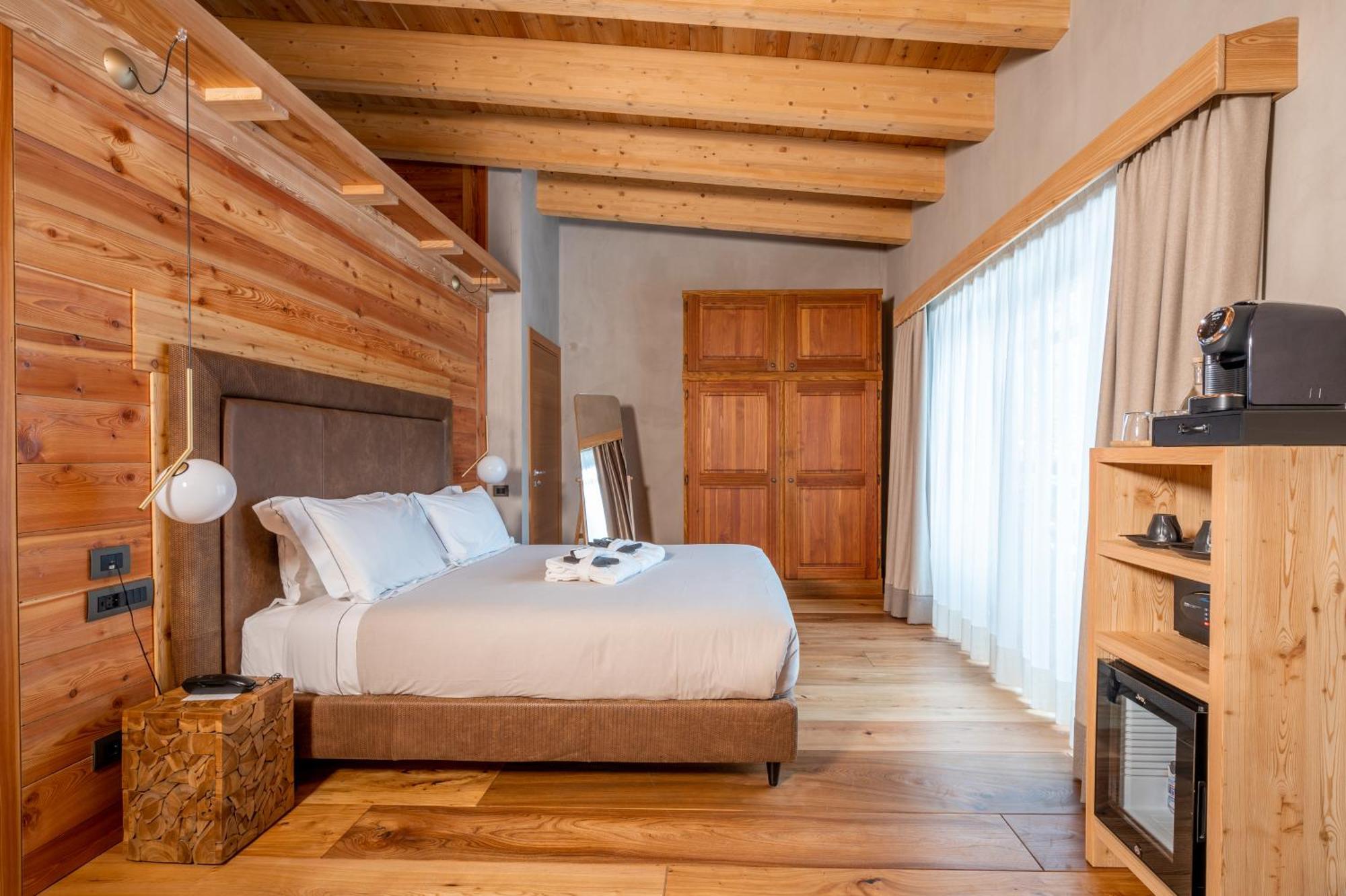 Au Charmant Petit Lac - Ecohotel Parc & Spa Champoluc Exteriör bild