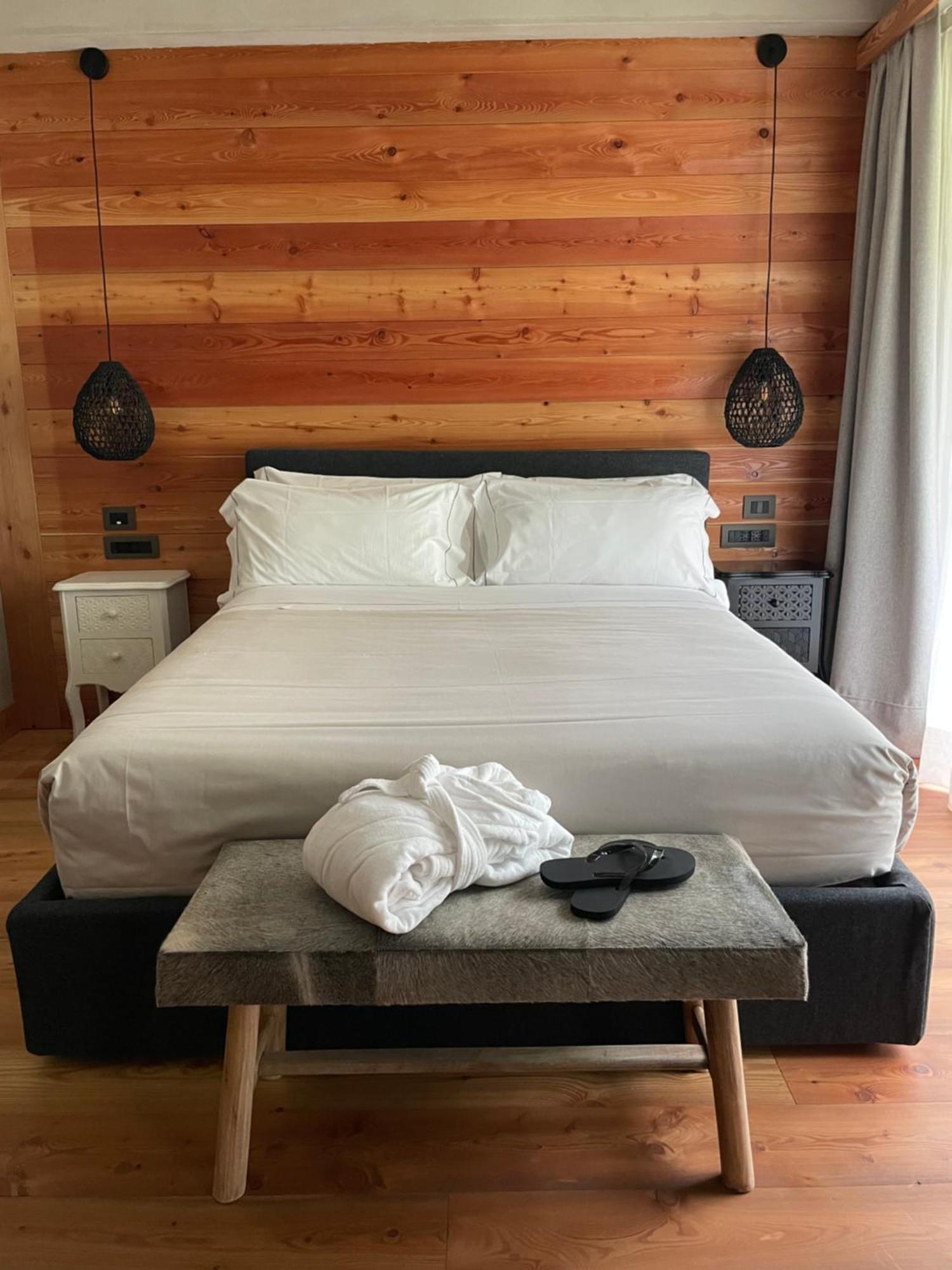 Au Charmant Petit Lac - Ecohotel Parc & Spa Champoluc Exteriör bild