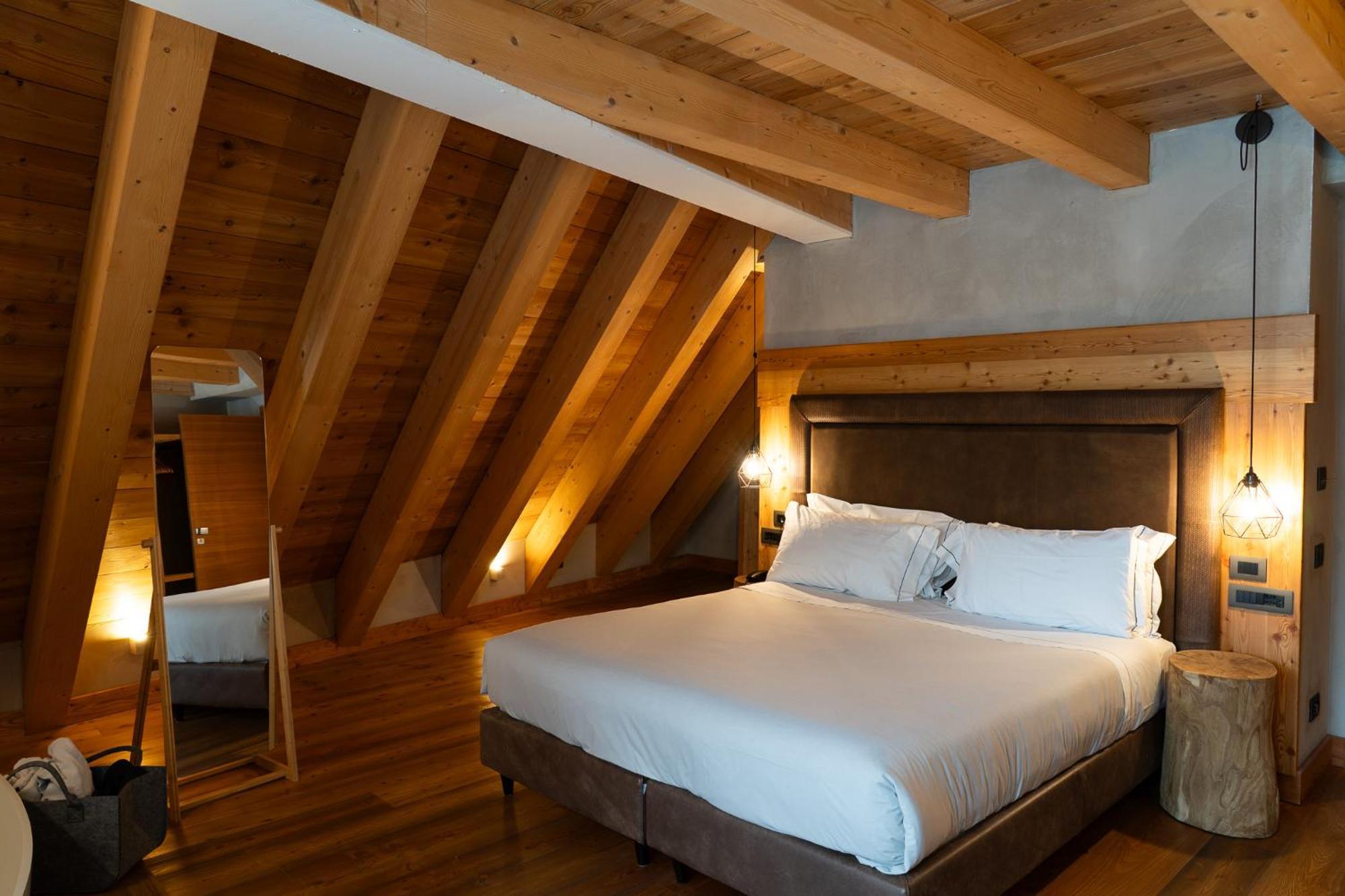 Au Charmant Petit Lac - Ecohotel Parc & Spa Champoluc Exteriör bild