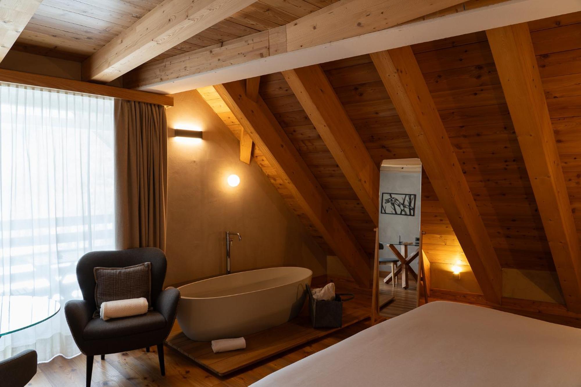 Au Charmant Petit Lac - Ecohotel Parc & Spa Champoluc Exteriör bild
