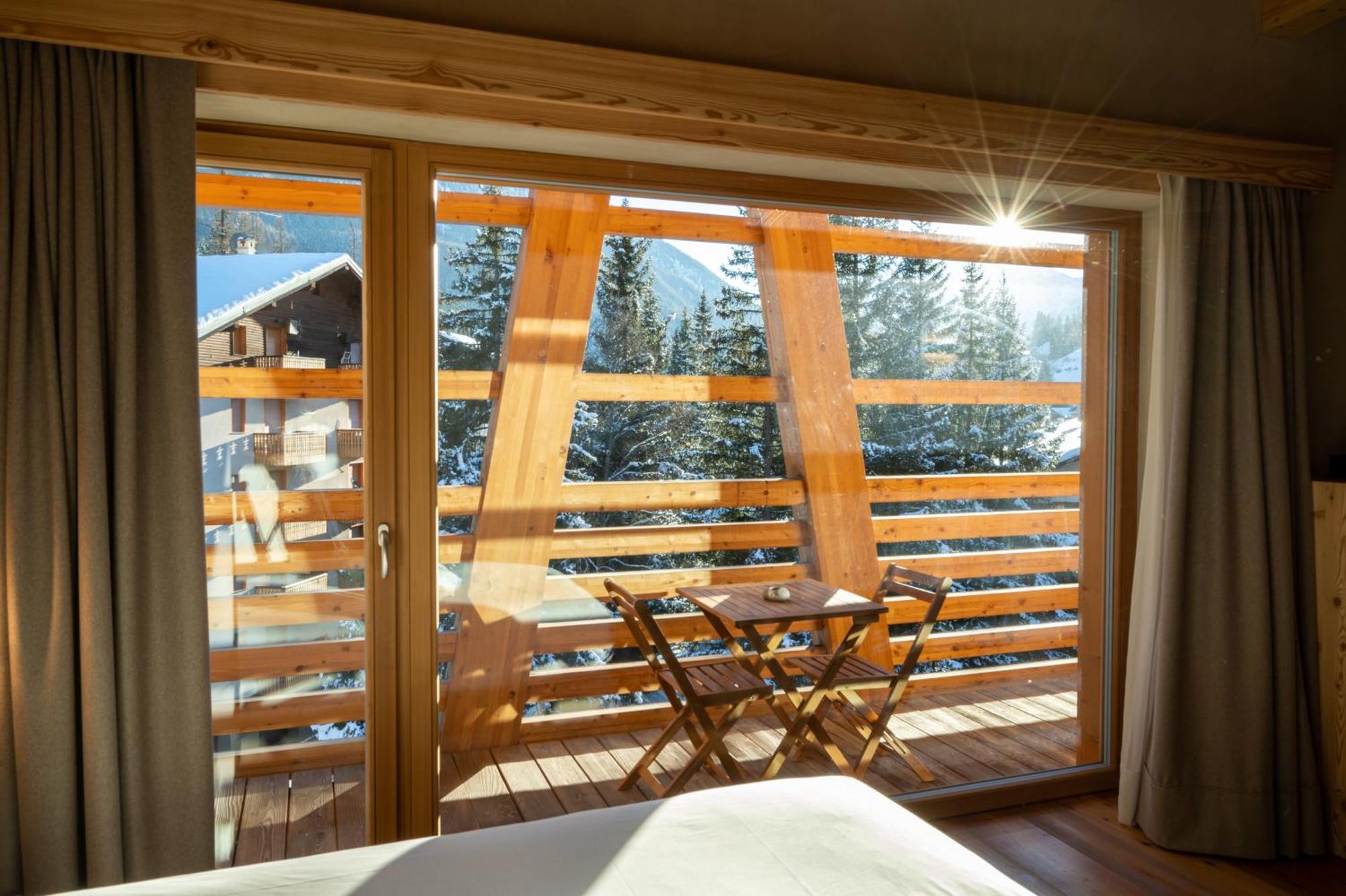 Au Charmant Petit Lac - Ecohotel Parc & Spa Champoluc Exteriör bild